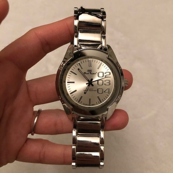 NEW Men’s Silver Tone Bracelet Watch - Picture 5 of 7